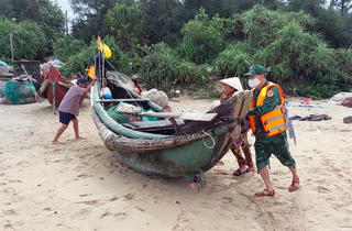 Miền Trung trước cơn bão dữ