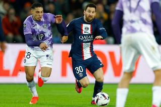 Messi tỏa sáng giúp PSG thắng ngược Toulouse