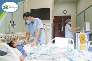 Bé trai 6 tuổi nguy kịch tính mạng vì chơi xe điện 3 bánh