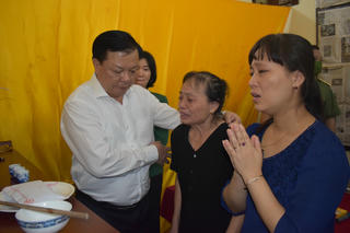 Những đôi mắt đỏ hoe ngày Đội trưởng chữa cháy không về