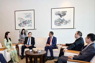 Chủ tịch Quốc hội Trần Thanh Mẫn và Phu nhân bắt đầu thăm chính thức Singapore