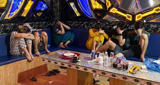 Vĩnh Long: Bắt nhóm thanh thiếu 'bay lắc' trong quán karaoke