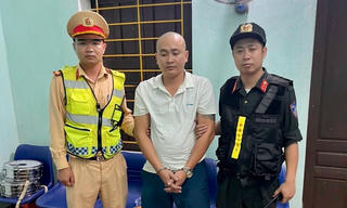Người đàn ông ‘áp tải’ 29kg pháo hoa trái phép, khi đi qua Thanh Hóa thì bị bắt