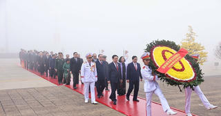 Lãnh đạo Đảng, Nhà nước viếng Chủ tịch Hồ Chí Minh nhân ngày thành lập Đảng