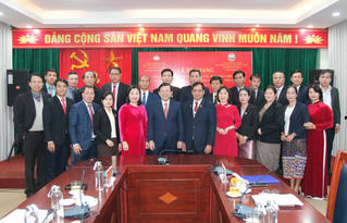 Bế giảng khóa bồi dưỡng công tác Mặt trận cho cán bộ Mặt trận Lào Xây dựng đất nước