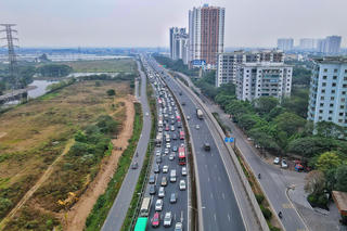 Người dân trở lại Thủ đô sau kỳ nghỉ lễ, giao thông Hà Nội ùn ứ