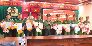 Công an Đắk Nông trao thưởng cho các đơn vị triệt phá các vụ án, chuyên án lớn về hình sự, ma túy