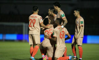Bám đuổi ở vòng 10 V.League