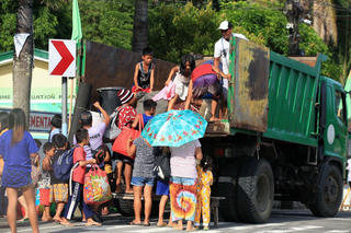 13.000 người Philippines sơ tán do núi lửa phun trào