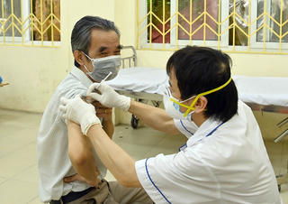 Dịch Covid-19 gia tăng: Bảo vệ nhóm có nguy cơ cao