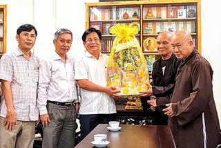 Khánh Hòa: Thăm, chúc mừng các cơ sở Phật giáo năm 2022 