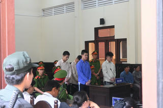 Phạt 40 năm tù nhóm côn đồ chém người dã man