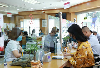 Lãi suất khó đi ngược dòng chảy chung
