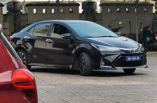 Họp kiểm điểm vụ Chủ tịch hội Phụ nữ tỉnh Hà Tĩnh sử dụng xe biển xanh đón người thân ở sân bay