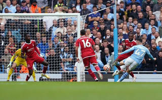 Man City hạ 2-0 Nottingham Forest ở giải Ngoại hạng Anh