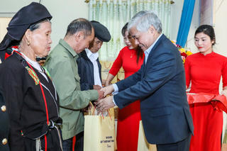Chung tay chăm lo Tết cho người nghèo