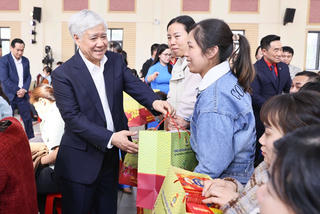 Chăm lo để mọi người, mọi nhà được đón Tết đầm ấm, an vui