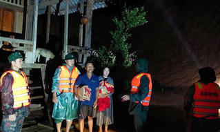Quảng Bình: Tạm dừng sân bay, cho học sinh nghỉ học từ chiều nay để tránh bão