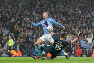 Thắng 6-0 Burnley, Man City tiến thẳng vào bán kết FA Cup