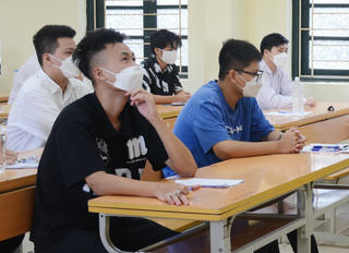  Thí sinh đắn đo sắp xếp nguyện vọng khi học phí đại học tăng vọt