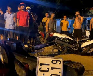 Quảng Trị: Hai xe máy ‘đối đầu’, nhiều người thương vong trong đêm