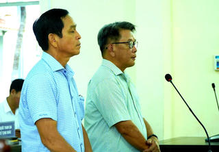Bà Rịa- Vũng Tàu: Nguyên lãnh đạo huyện cùng cấp dưới hầu tòa vì giao đất trái phép