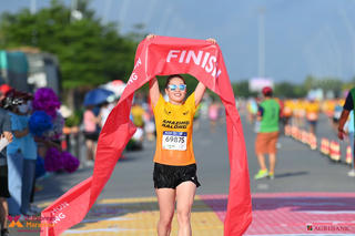 138 VĐV xuất sắc 'giật thưởng' trong giải chạy VnExpress Marathon Amazing Hạ Long