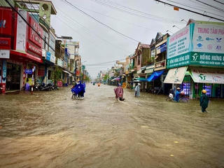 Miền Trung đối mặt với mưa lớn, lũ quét, sạt lở đất
