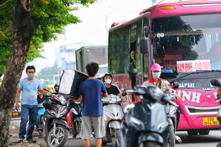 Xe ghép, xe hợp đồng trá hình là nguyên nhân khách không vào bến?