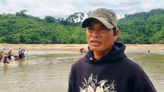 [VIDEO] Người dân vùng cao Quảng Nam đi đãi vàng sa khoáng