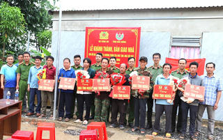 Đắk Nông bàn giao 13 nhà tình nghĩa cho các hộ gia đình khó khăn
