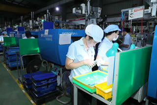 Vốn ngoại tiếp tục 'chảy' mạnh vào Việt Nam