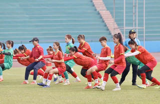 U20 nữ Việt Nam chuẩn bị cho trận ra quân gặp Indonesia 