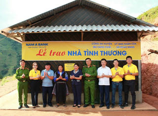 Nam A Bank chung tay cùng đồng bào vùng lũ