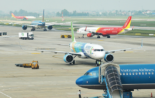 Bỏ trần giá vé máy bay, nên hay không?
