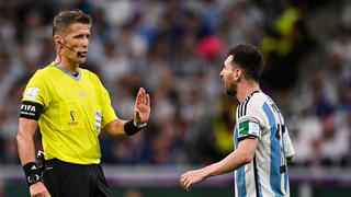 Trọng tài nào sẽ điều khiển trận Croatia-Argentina?