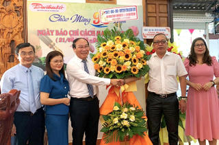 Lãnh đạo tỉnh Quảng Nam, Quảng Ngãi thăm, chúc mừng phóng viên Báo Đại Đoàn Kết
