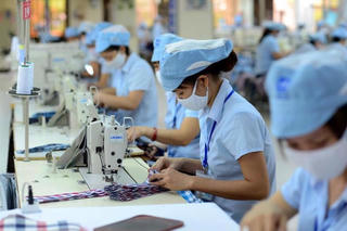 Người lao động bị mất việc, giảm giờ làm sẽ được nhận hỗ trợ