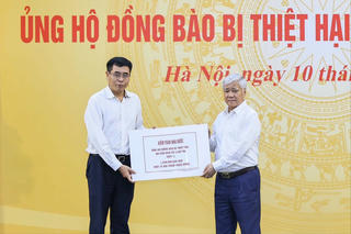 Ngày 12/9: 527,8 tỷ đồng ủng hộ đồng bào bị ảnh hưởng bão lũ thông qua Ban Vận động Cứu trợ Trung ương