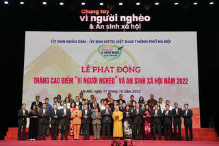 Agribank ủng hộ 2 tỷ đồng Quỹ 'Vì người nghèo' và an sinh xã hội thành phố Hà Nội