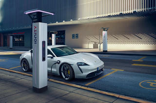 Xe điện của Porsche sắp ra mắt với phạm vi 800 dặm và thời gian sạc 15 phút