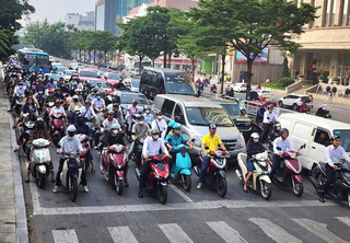 Đồng bộ nhiều giải pháp hạn chế xe xăng