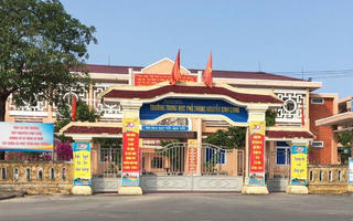 Cấp dưới làm lộ đề thi, Hiệu trưởng bị kỷ luật