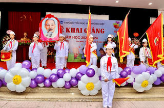 Cô và trò tiểu học thi đua dạy tốt – học tốt