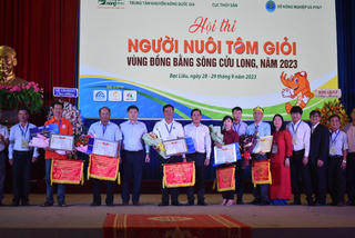 Những người nuôi tôm giỏi cùng tranh tài 