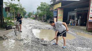 Thái Nguyên: Người dân khổ vì tuyến đường tỉnh toàn 'ao' với 'hố'