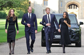 Cặp đôi William - Kate và Harry - Meghan cùng tưởng niệm Nữ hoàng tại lâu đài Windsor