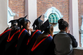 'Văn hóa làm thêm' của Gen Z châu Á