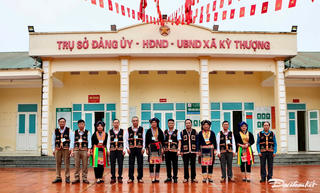 Phát huy nét độc đáo trong trang phục của người Dao Thanh Phán