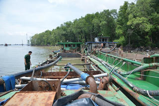 Ngăn chặn nạn “cát tặc”